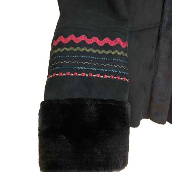 🎀 UTEX Faux Suede & Faux Fur Embroidered Sleeves Fur Cuffs Hidden Button C… - Picture 5 of 11